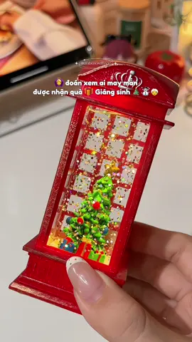 Đoán xem ai sẽ là người may mắn được nhận quà Giáng sinh năm nay 🎄☃️🤶 #unboxwithvie #giangsinh #noel #denngugiangsinh #decor 