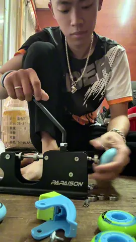 Giày Patin Chính Hãng tại Đà Lạt Chúng tôi cung cấp giày Patin chất lượng cao, chính hãng từ các thương hiệu nổi tiếng. Tất cả các sản phẩm đều phù hợp cho mọi lứa tuổi và nhu cầu. Sản phẩm: * Giày Patin cho trẻ em: Phù hợp từ 3 tuổi trở lên, giúp trẻ phát triển thể chất. * Giày Patin cho người lớn: Bền bỉ, thời trang, lý tưởng cho yêu thích vận động. * Giày Patin thể thao chuyên nghiệp: Dành cho tập luyện và thi đấu. Dịch vụ kèm theo: * Khoá học Patin từ cơ bản đến nâng cao: Dành cho mọi lứa tuổi (3-60 tuổi), do Thầy Tài giảng dạy. Địa chỉ: 14 Hoàng Diệu, Phường 5, TP Đà Lạt Liên hệ: 0Ba83 70Năm 43Một Lý do chọn chúng tôi: * Giày chính hãng, chất lượng cao. * Dịch vụ tư vấn và huấn luyện tận tình. * Khoá học uy tín, giáo viên có kinh nghiệm. Hãy đến ngay để trải nghiệm! #PatinĐàLạt #ĐàLạt #NguyễnAnhTài #CLBPatinĐàLạt.