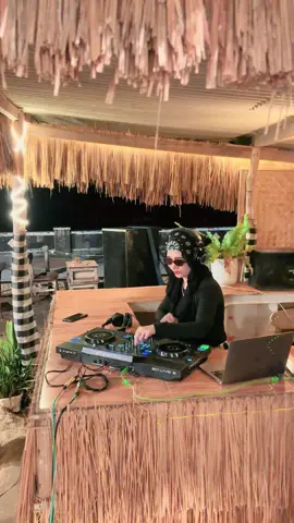 Beach party @La Meddian Resto & Café Beach  #beachclub #pantaitegal #fyp #amapiano 