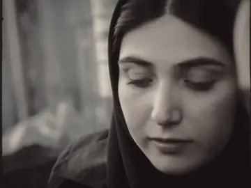 ئەزیزی من…هیچ شتێک لەو ساتە لام تایبەتتر نەبوو کە بۆ یەکەم جار چاوەکانتم بینی ، هەموو جەستەمی تاساند..ئەو کاتە هیچ شتێک لام گرینگ نەبوو لە چاوەکانت زیاتر ، ئەمە ئەو کاتە بوو کە هەموو هاوکێشەکانی ژیانم با جارێک گۆڕا ، ئەو کاتە بوو کە هەموو بیرکردنەوەکانم گۆڕا و لە چاوەکانت خۆیان بینییەوە ، هەموو ڕووداوەکانی ڕابردوومی بیر بردمەوە ، لەوانەیە ژیان هێشتاش بەردەوام بێت بەڵام ژیان لای من لەو ساتەوە وەستاوە کە چاوەکانتم تیایدا بینی…..🤎#ranya #everyone #forupage #ڕانیە 