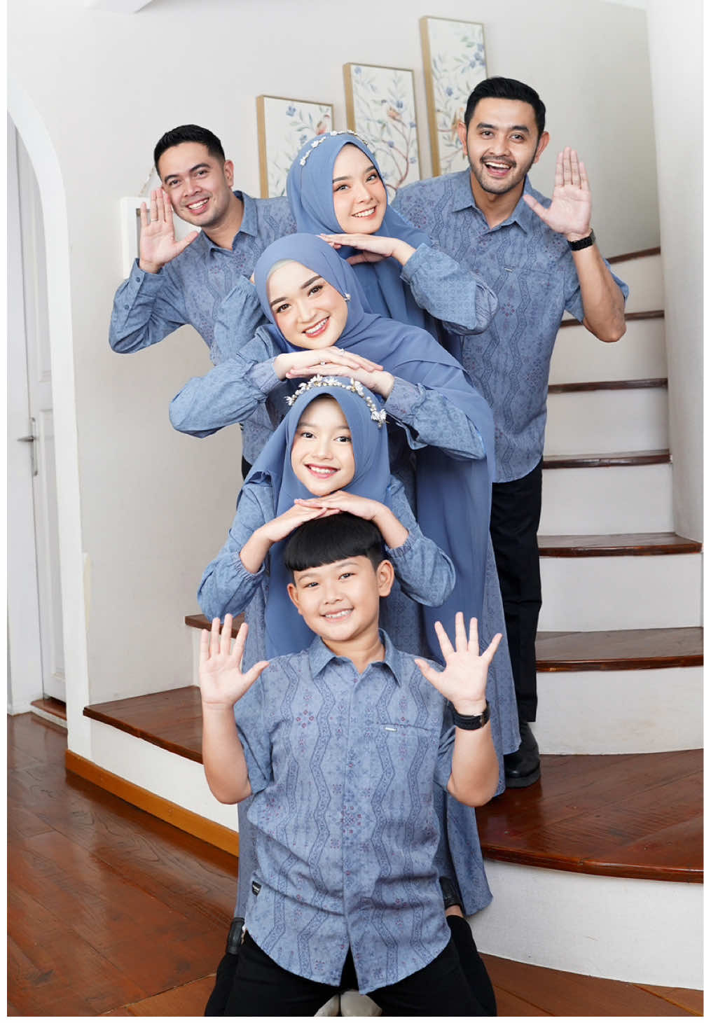 Dari ukuran si kecil sampai dewasa bisa pakai Sarimbit Andalusia ✨ Memadukan keanggunan dan kenyamanan dalam satu harmoni. Tinggal pilih size yang sesuai, pilih warna yang disukai, langsung order deh.. Stok READY, Order HARI INI, Dikirim HARI INI jugaaa~ Beli banyaakk bisa dapetin FREE GIFT Specialnya🥳 Langsung order sekarang yaaa! . . #fyp #Yasmeera #ElRasheed #LegacyOfMuslimCities #LegacyOfMuslim           