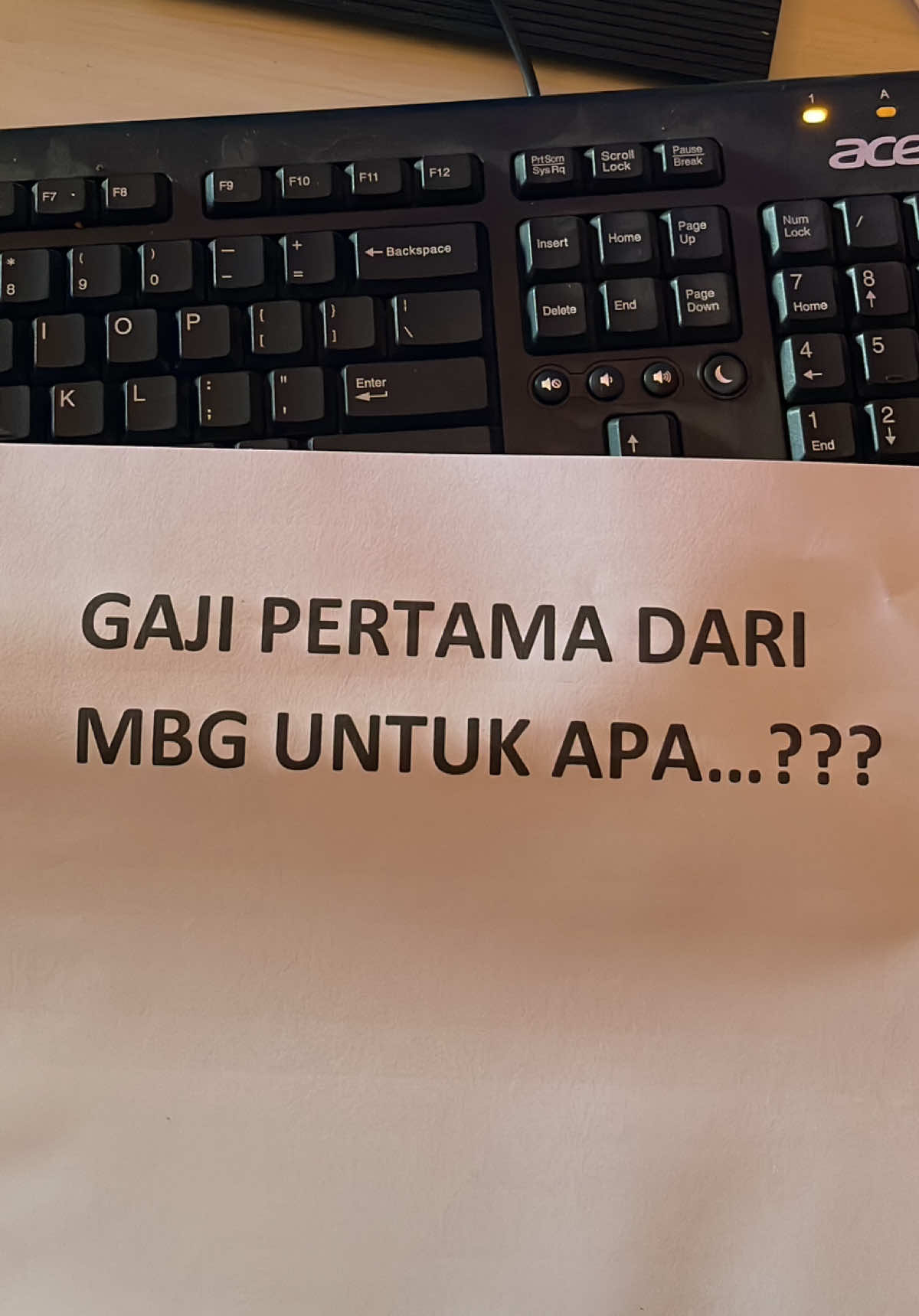 Adanya program Makan Bergizi Gratis tidak hanya membantu anak-anak mendapatkan asupan gizi seimbang, tetapi juga membuka banyak peluang kerja bagi masyarakat. Dengan adanya MBG, roda ekonomi di daerah pun ikut berputar, karena banyak lapangan pekerjaan baru tercipta untuk mendukung pelaksanaan program ini secara berkelanjutan.  Terimakasih Bapak Prabowo🙏🏻🥰 #mbg #mbglovers❤️ #makanbergizigratis #gerindra 