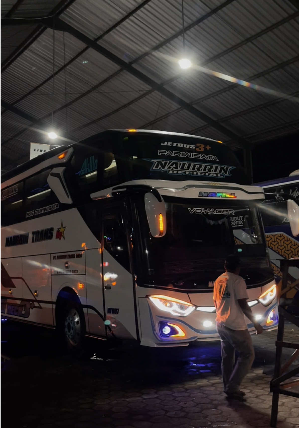 yang laen?? ngga ngga dulu😎 #naurrintrans #pariwisataindonesia #busmaniacommunity #sewabusbojonegoro #buspariwisata 