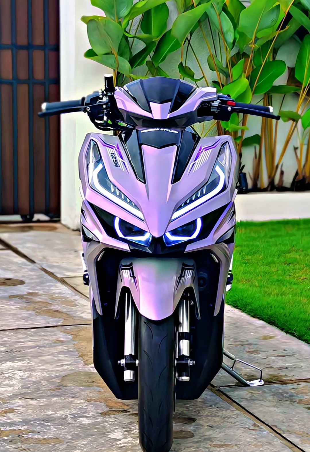 bayangin deh kalo udah punya motor kek gini, kalian mau ngapain dulu? 🗿 . . . #vario125 #varioblitar #variogen2 