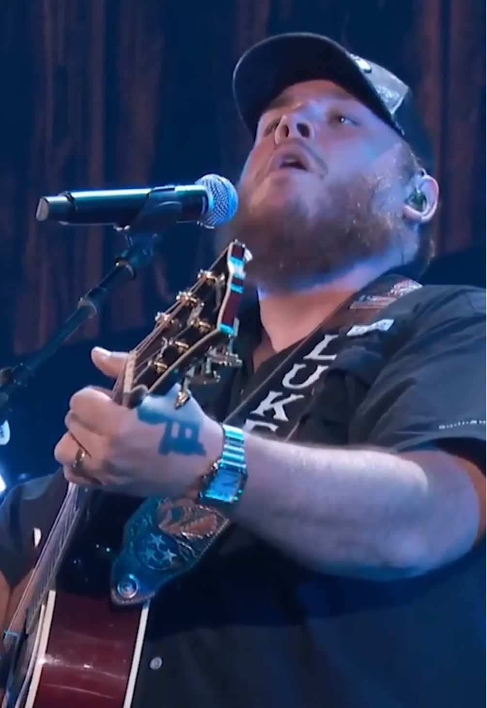 This song is such a classic #Lukecombs #country #countrymusic #concert 