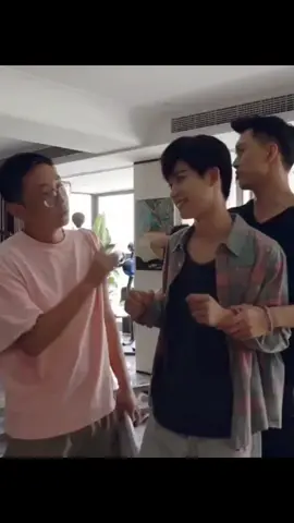 Pantes awal2 🔮kek aduh takut banget ada yg marah.tapi pas udh di acc ⚡dia baru ngikutin apa yg di bilang shun Ge...🤭#tianziyu #tianxuning💛 #ZiYu #btsrevengedlove #4u 