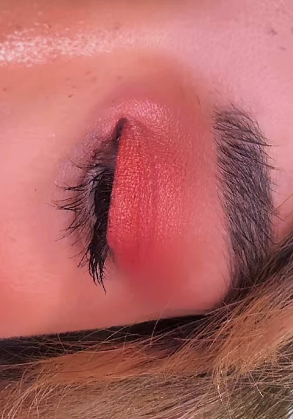 Welcome back @hilaryduff we missed you so much!! #mature #hilaryduff  A lil orange eyeshadow 🍊#eyeshadow #motd #eotd @Morphe Cosmetics 