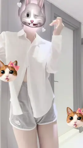 일부러 셔츠 하나만 잠궛음ㅎㅎ보일랑 말랑