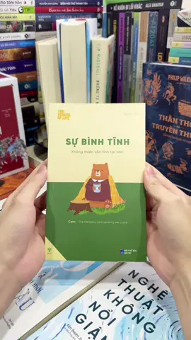 Sự Bình Tĩnh – Không Thiền Vẫn Tĩnh Tại Tâm – Khi Tĩnh Tâm Là Sức Mạnh Của Người Trưởng Thành Bạn đã sẵn sàng học cách im lặng đúng lúc – để không phải hối tiếc vì những lời nói trong lúc nóng giận? Trong “Sự Bình Tĩnh – Không Thiền Vẫn Tĩnh Tại Tâm”, không nói về thiền như một nghi lễ, mà như một kỹ năng sống. Cuốn sách dẫn bạn qua những khoảnh khắc thường ngày – khi email dồn dập, khi người khác mất kiểm soát, hay khi chính bạn thấy mình đang quá tải – bạn sẽ hiểu rằng: sự bình tĩnh “không đến từ thế giới im lặng, mà từ khả năng nghe được tâm mình giữa tiếng ồn”.Bằng lối viết gần gũi và thực tế, tác phẩm giúp bạn nhận ra: bình tĩnh không phải là im lặng cho qua, mà là biết khi nào nên dừng, khi nào nên nói, và khi nào chỉ cần mỉm cười. Không cần rời khỏi thành phố – chỉ cần năm giây để chọn bình an thay vì bốc đồng.Sự bình tĩnh không khiến bạn yếu đi – nó khiến bạn sáng suốt, tự tin và bản lĩnh hơn.Nếu bạn đang mệt vì phải mạnh mẽ quá lâu, cuốn sách này sẽ giúp bạn mạnh mẽ theo cách khác – bằng sự bình yên. #kinhnghiemsong_book #sach #sachhay #subinhtinhkhongthienvantinhtaitam #subinhtinh 