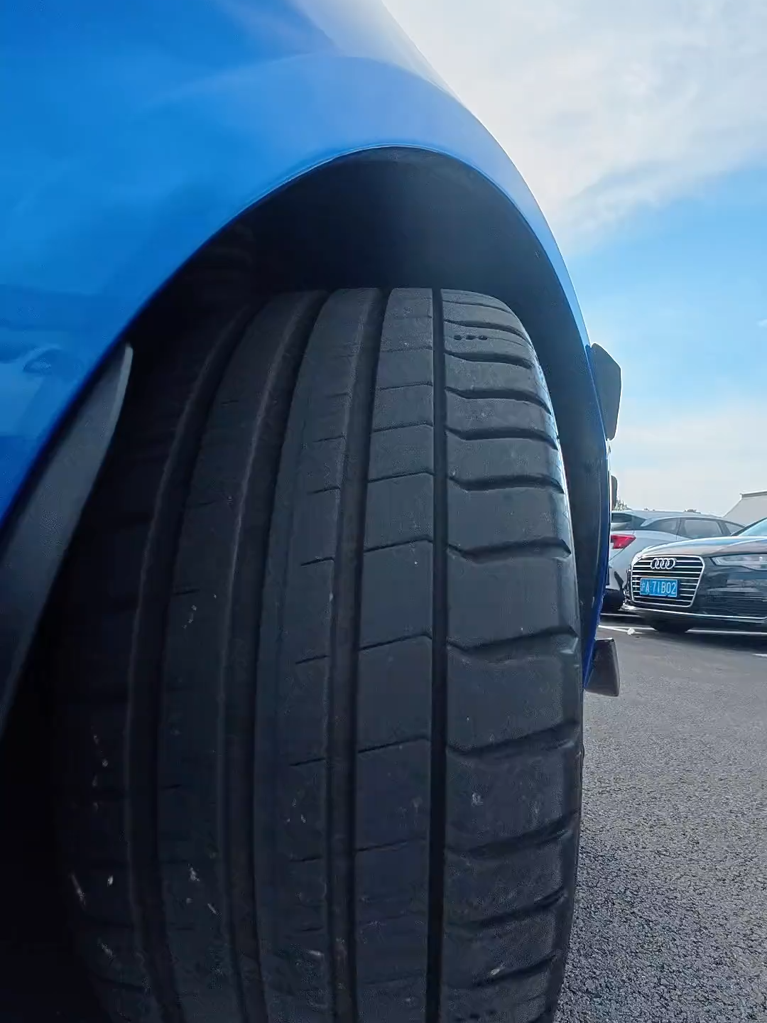 這簡直是藝術品！你覺得呢？#汽車卡鉗 #汽車改裝 #改裝車