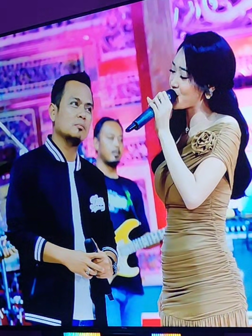 Ropang •> Difarina Indra Adella ft Fendik Adella - Om Adella - Henny Adella #ropang #difarinaindraadella #fendikadella #omadella #hennyadella @omadellaofficial_ 