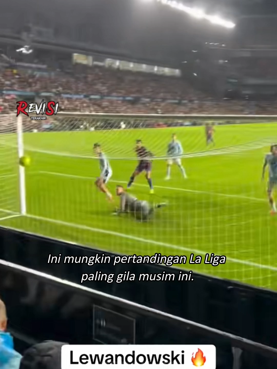 Paman Lewa GILA! Sundulannya Harus Diselidiki! 😳⚽ #footballl #trending #footballtiktok