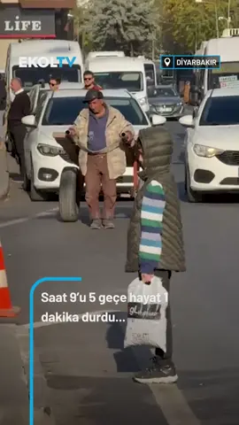 Tüm Türkiye’de saat 09.05’te hayat yine durdu #10KASIM #Atatürk #diyarbakır