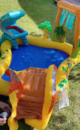 Piscina Playground Centro De Diversões 🛝🤩 #viraltiktok #diversãojurássica #piscinaplayground Perfeita para refrescar e brincar #verão #divertido 