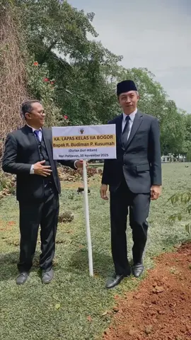 Menanam harapan, menumbuhkan masa depan di Istana Bogor! Setiap pohon adalah langkah nyata untuk bumi yang lebih hijau dan hidup lebih lestari.#lapasbogor #fyp #pemasyarakatan 