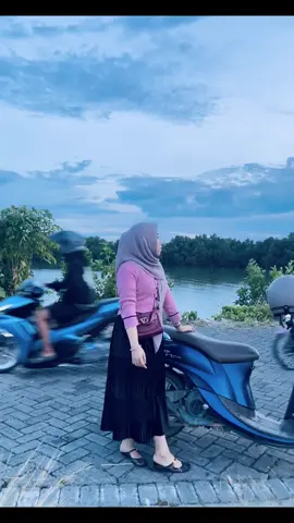 nnti akan dtg seseorg yg lbih mnghargai❤️‍🩹