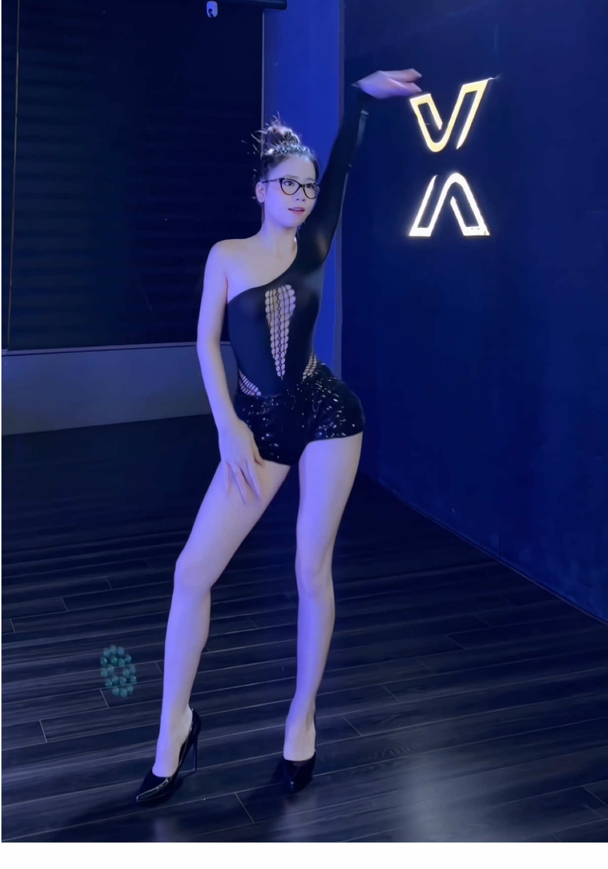 Dù trời mưa hay bão tố cũng k có ai luôn :)))) #xuhuong #viral #dancebar #daynhay #fyp (dc:@Giathuy)