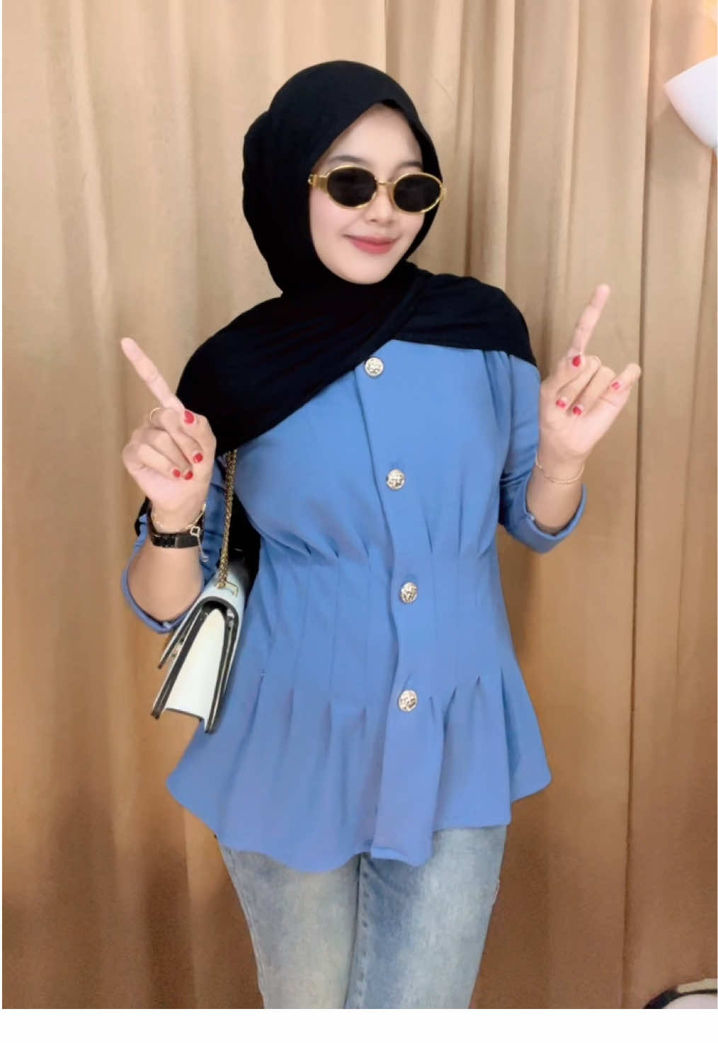 Aw lucu bgt blousenya🤏🏻#blouse #blousewanita #OOTD 