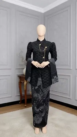Tampil beda dengan Kebaya Janggan🥰🖤 #kebayajanggan #kebayamodern #kebayawisuda #kebaya #fy 