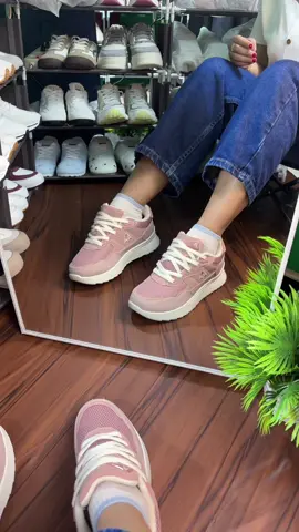 Rekomendasi sepatu dari brand @AEROSTREET Official Shop  #sepatu #sepatuwanita #sepatusnekaers #aerostreet 