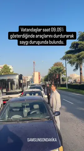 Büyük Önder Mustafa Kemal Atatürk, ebediyete intikalinin 87. yılında anıldı. Vatandaşlar saat 09.05'i gösterdiğinde araçlarını durdurarak saygı duruşunda bulundu.