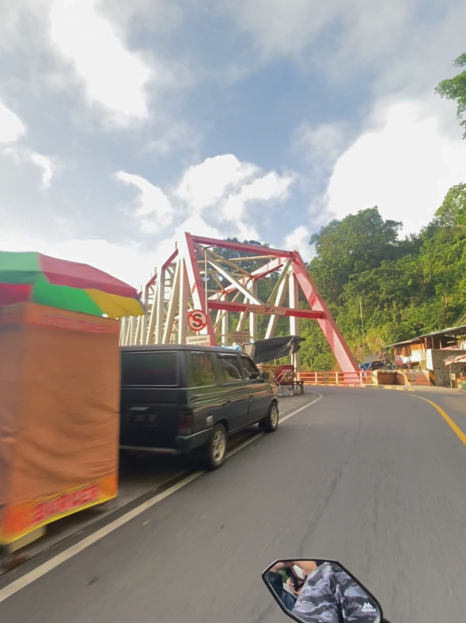 Jembatan penuh kenangan! Ga bosen