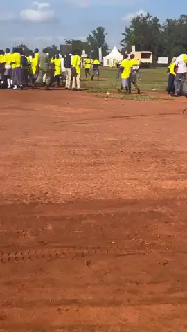 WULULULU NRM EBUGISU ELIMUKUSOMBA ABAANA BA SECONDARY SCHOOLS KUMPAKA OKUGENDA KU RALLY ZA MUSEVENI EMBALE