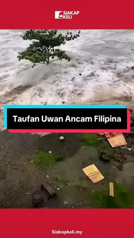 Ombak besar dari Taufan Uwan melanda pesisir pantai Dinapigue, Isabela. Angin kencang menolak air laut ke darat, membanjiri rumah dan jalan raya 📹 Princess Ramos #philippines #ombakbesar #funwong 