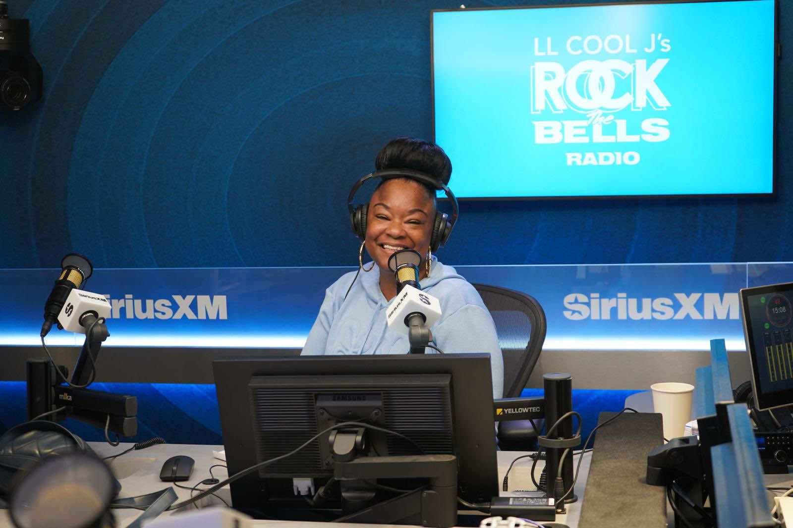 When you get to celebrate @saltnpepaofficial getting inducted into the @rockhall and then the next day celebrate the Queen @imroxanneshante’s birthday, it’s a reminder that Hip-Hop is in a good place. Thank you to our heroes that make this possible ❤️💪🏆 🎥 from @thesoapboxpresents #StoopSessions 