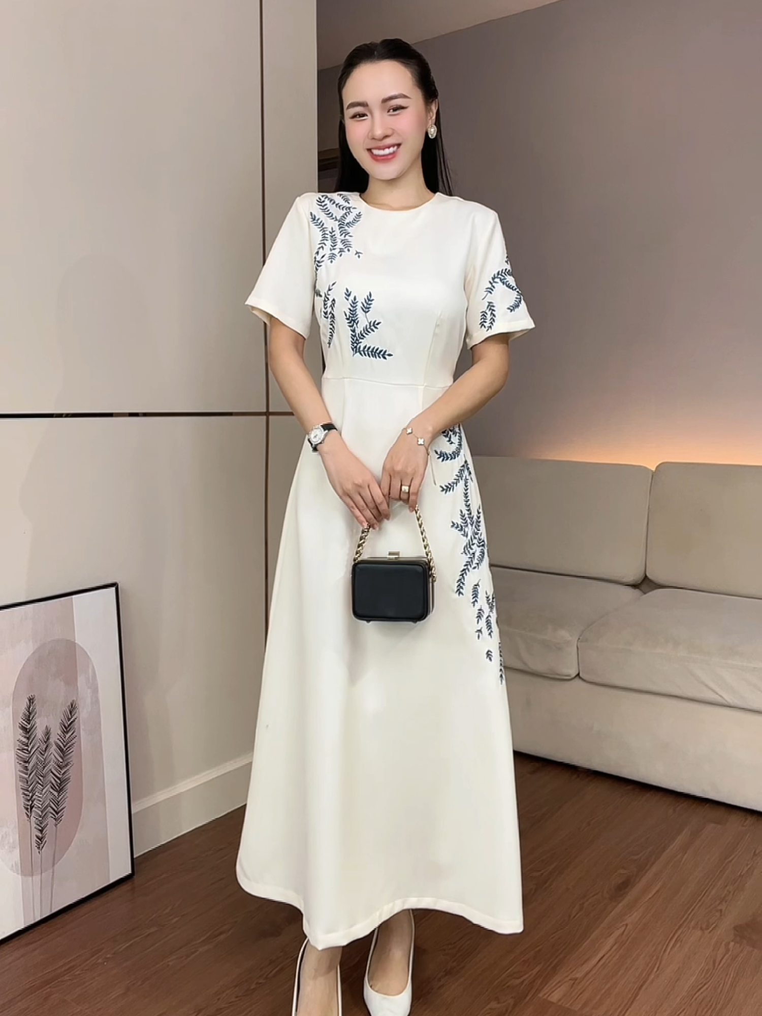 Đi tiệc mặc em này thì đảm bảo nổi bật mà chẳng sợ đụng hàng đâu nghen! #swanlake #thoitrangtrungnien #damtiec #damlua