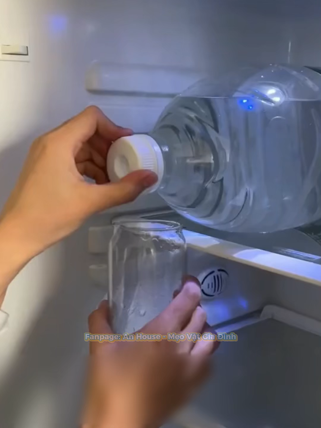 Những mẹo nhỏ nhưng công dụng cực lớn – vết bẩn cứng đầu nào cũng “biến mất” trong vài phút 😍 Ai hay dọn dẹp thì nhất định phải biết mấy chiêu này nha! #meonho #MẹoVặtGiaĐình #MẹoVặtCuộcSống #MẹoHayMỗiNgày #meovatgiadinh #xuhuong #meohay #trending #mẹovặt #MeoVatGiaDinh #viral #HackCuocSong #CleanTok #TẩyVếtBẩn #MeoVatNhaBep #GiatQuanAoCu #làmSạchGiày #BienCuThanhMoi