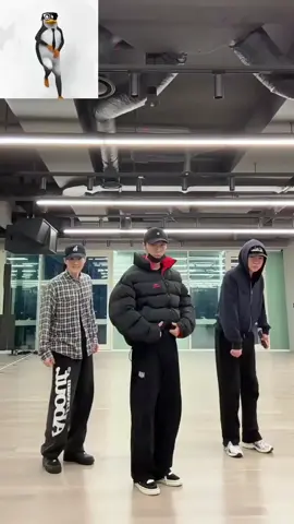 LAY, SEHUN, SUHO (EXO) - ĐIỆU NHẢY CHIM CÁNH CỤT 🫣 👉 Anh Lay Trương Nghệ Hưng + anh Suho Kim Tuấn Miên + anh Sehun Ngô Thế Huân: Xin phép tặng cả nhà bài nhảy chim cánh cụt đang hot để khởi động gân cốt nha 🐧 @EXO @Lay Zhang 张艺兴 #EXO #viral #Eri 