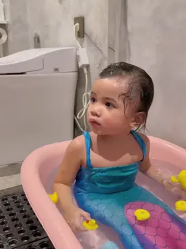 Ada duyung di bak mandii!😱😅 #azurahumairanuratta #aureliehermansyah10 #attahalilintar #fyp 