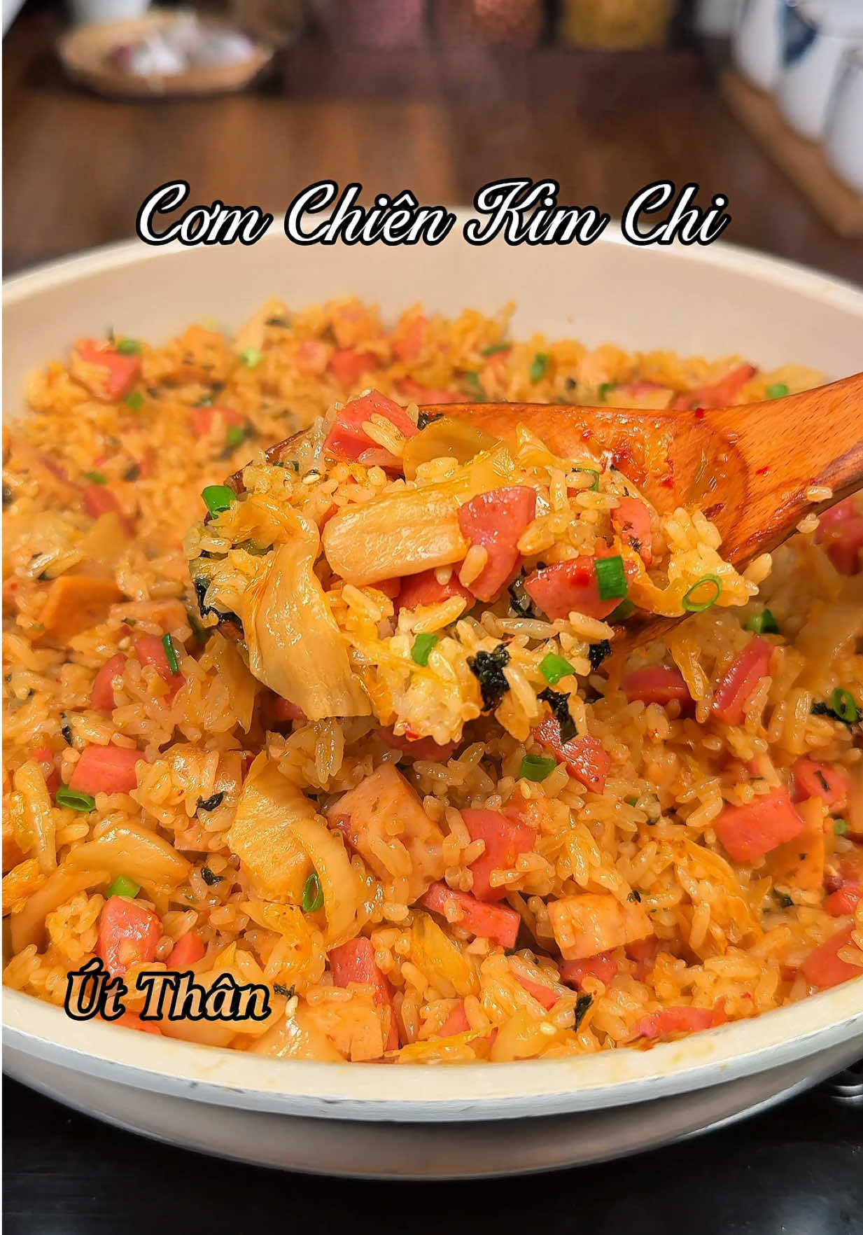 Cơm chiên kim chi kiểu này mà ăn khuya là xác định hết sạch trong 5 phút 😋 #monngondelam #bepnha #ancungtitok #comchienkimchi #fyp 