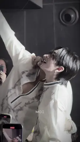 Nhà cưới, xe cưới, sính lễ anh có hết rồi. Em gật đầu là anh rước em liền💍.                                                                #perthsanta #perth #perthtanapon #santapp #santapongsapak #fyp 