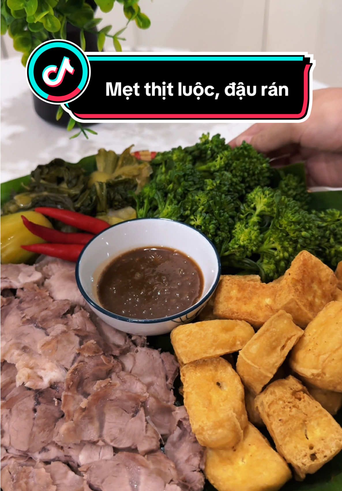 Ngon nhức náchh 🥹🥹 Cứ hôm nào ko biết ăn gì là lại thịt luộc, đậu rán, rau luộc chấm mắm nêm ngon hết sảy 😋😋 #ancungtiktok #cơmnhà #comtoicungchang #vietnamesefood 