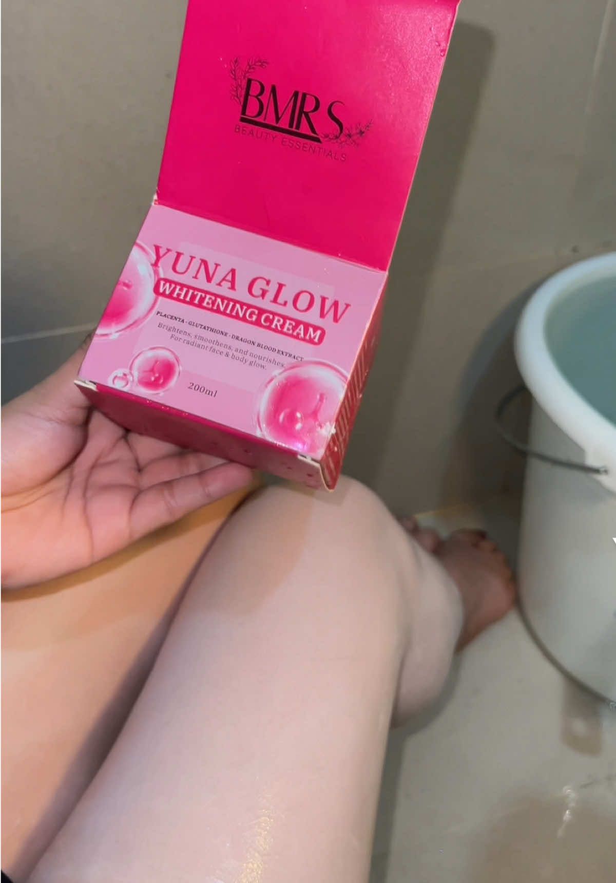 YUNA GLOW WHITENING CREAM PLACENTA Instant achieve Korean glow Ilalaban ko talaga whitening effect nito ✨ #yunaglow #bmrsyunaglow #yunaglowwhiteningcream #whiteningcream #skincare 