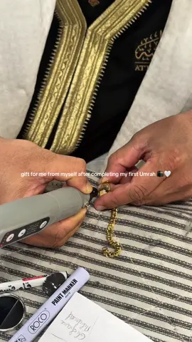 Found this custom jawi name bracelet in Madinah 💖✨ #umrah2025 #umrahdiy #umrahnovember #umrahjourney #madinahmoments  