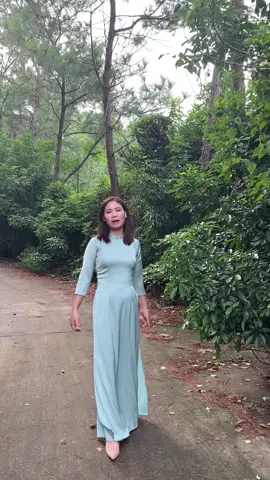 Bữa nay sale rẻ lắm#aodai #aodaitruyenthong #aodailua #thinhhanh #creatorsearchinsight 