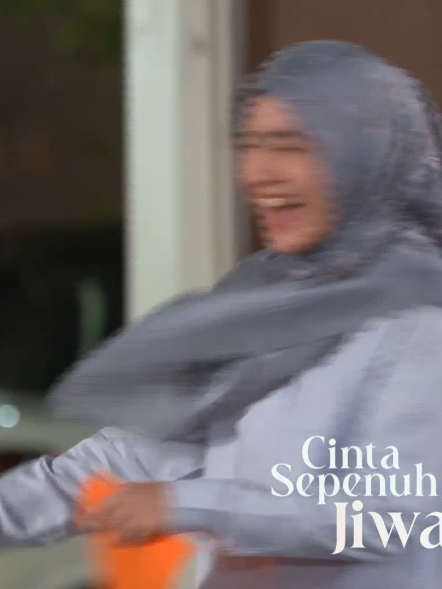 [BTS terbaru Hasbi Lala] kan copot kan sepatunya Hasbi 🤣 Lala bagian ketawain 🤣 #cutsyifa #kennyaustin #cintasepenuhjiwa #fyp 