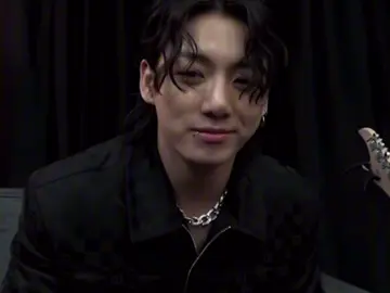 グクがコメント制限したり、メンションができなくなったり、フォロー中を覗けなくなって色んな憶測が飛び交ってるけど、グクを攻撃したりするのは話が違う. たまたま物が被ることだってあるでしょ.アイドルも人間なんだから恋愛するのも当たり前. Xで流れてきてAIかもしれないけど、もしあれがガチだった場合グクと隣にいた女性を盗撮してんのもやばい. armyが変な憶測で拡散して何がしたいの？ #fypシ #運営さん大好き #おすすめに乗りたい 