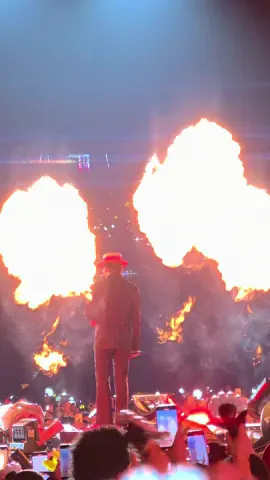 Bullshit [übermensch] IN Hanoi Day 2 #gdragon #übermensch #fam #vip 