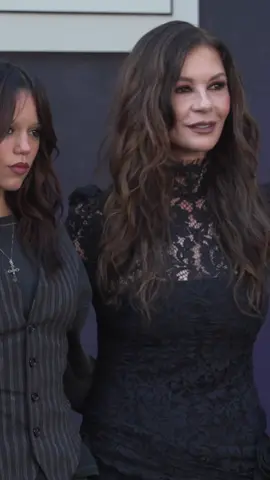 #jennaortega #catherinezetajones #luisguzmán #wednesday #OnRegardeQuoi 