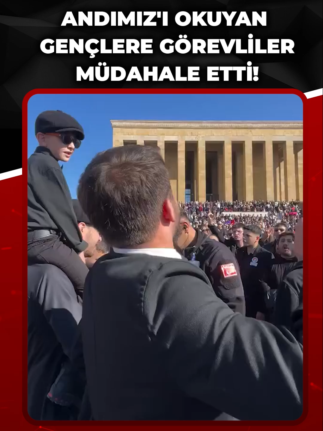 Anıtkabir’de gergin anlar! “Andımız”ı okuyan gençlere görevliler müdahale etti! O anları, ‘bekirsaka06’ isimli kullanıcı sosyal medya hesabında paylaştı. İşte görüntüler!