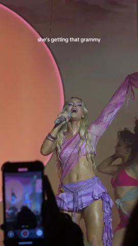 sorry not sorry  #zaralarsson #concerts #midnightsun #grammys #livemusic 