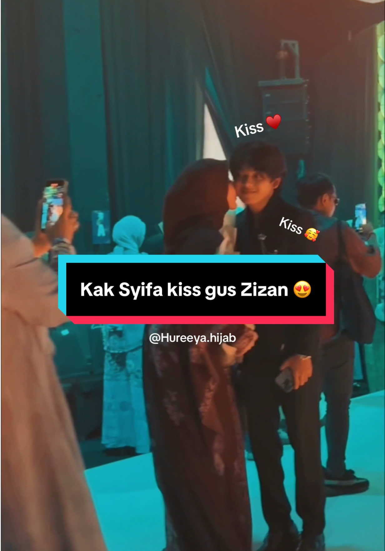 MasyaAllah ga nyangka ada moment ini gemes banget ☺️  BarokaAllah Owner Maleeka Signature Kak @Syifa & Gus Zizan 😍