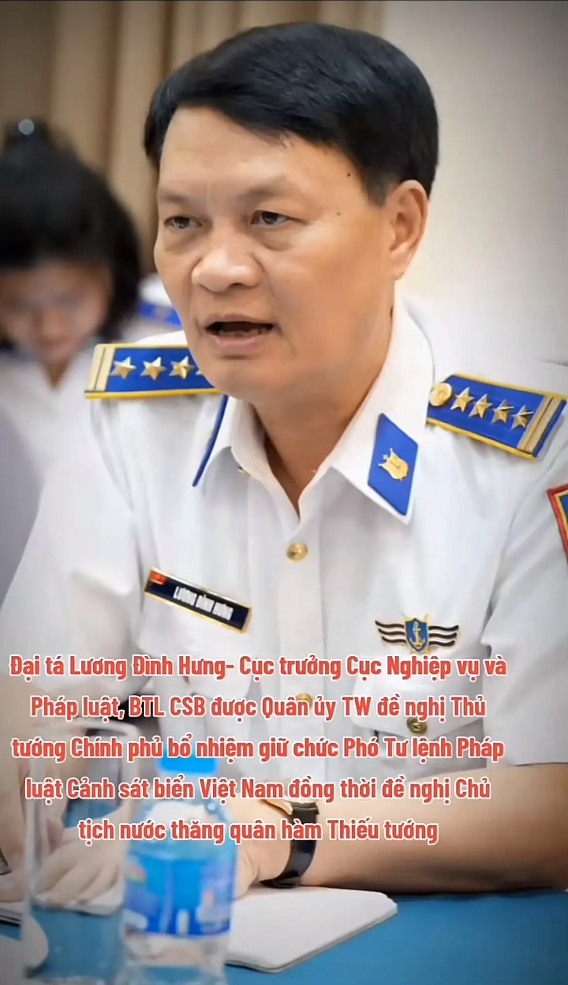 Đại tá Lương Đình Hưng - Sinh năm 1971. Quê quán: thành phô Phủ Lý, tỉnh Hà Nam. - Tháng 3/1990: Nhập ngũ tại Trường Thông tin khí tượng của Quân chủng Phòng không - Không quân. - Tháng 3/1993: Được đơn vị cử đi học đào tạo tại Trường Đại học Cảnh sát nhân dân (nay là Học viện Cảnh sát nhân dân). - Tháng 12/1998: Tốt nghiệp ra trường được điều về công tác tại Phòng Điều tra hình sự, Quân chủng Hải quân. - Khi thành lập Lực lượng phòng chống tội phạm ma túy Bộ tư lệnh (BTL) Cảnh sát biến, được điều về làm cán bộ trinh sát. - Trên các cương vị công tác, từ trợ lý trưởng ban đến nay là Trung tá, Phó trưởng phòng, Trưởng phòng Phòng chống tội phạm ma túy, BTL Cảnh sát biển. - Năm 2015: Phó Tư Lệnh Cảnh Sát Biển Vùng 3 - Năm 2017:Phó Cục trưởng Cục Nghiệp Vụ và Pháp Luật,BTL Cảnh Sát biển VN - Tháng 6/2019:Cục Trưởng cục Nghiệp Vụ và Pháp luật,BTL Cảnh Sát biển VN Tháng 10/2025: Quân ủy Trung ương đề nghị bổ nhiệm giữ chức Phó Tư lệnh Pháp luật Cảnh sát biển Việt Nam đồng thời đề nghị thăng quân hàm Thiếu tướng #luongdinhhung #canhsatbienvietnam #quandoinhandanvietnam #xuhuong #viewtiktok 