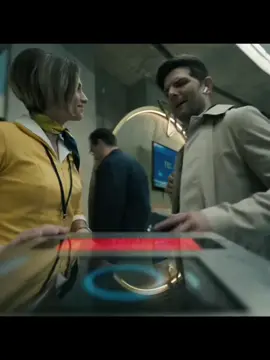 Aterrifyingtragedy.AUPScargoplane(flight2976,McDonnellDouglasMD-11) crashedshortlyaftertake-offfromLouisville'sMuhammadAli InternationalAirportaround5.15pm Tuesday(US),flippingandexploding. Casualtiesstandatatleastninedeadand11injuredasofWednesdaymorning(US),withmore possible.#planecrash#Kentucky