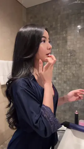 Keeping it dewy with Embryolisse 🤍