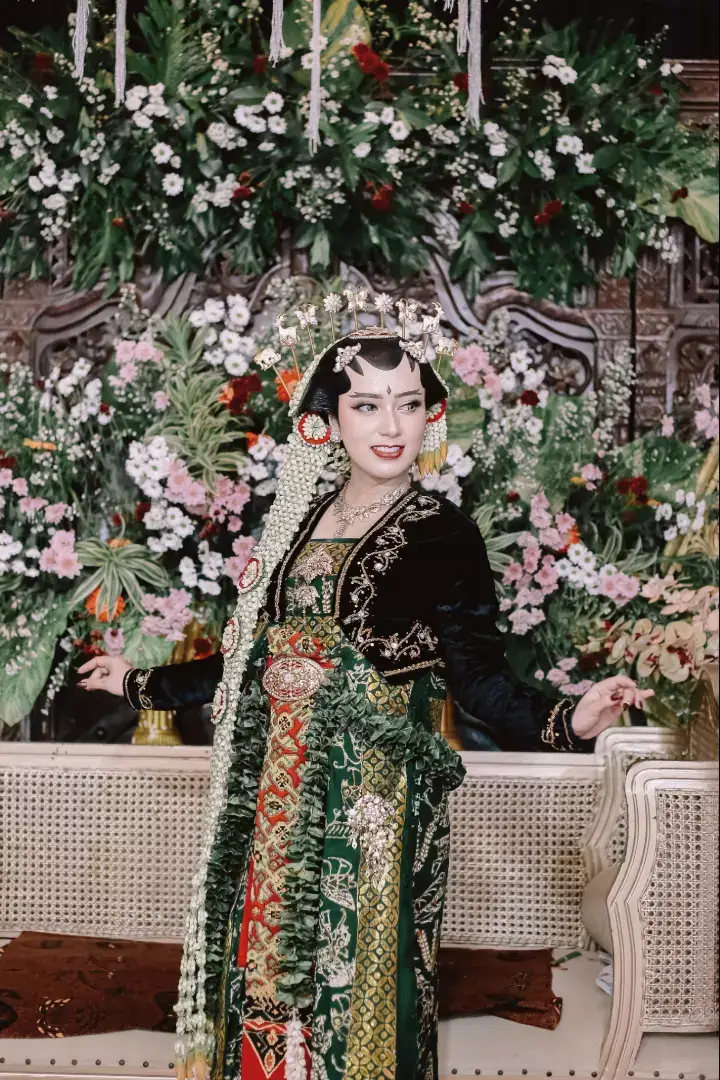 penuh keindahan #soloputribasahan #wedding #adatjawa